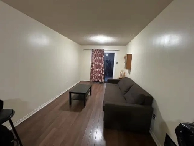 1 BED, 1 BATH SEPERATE ENTRANCE @ SQUARE ONE Image# 1