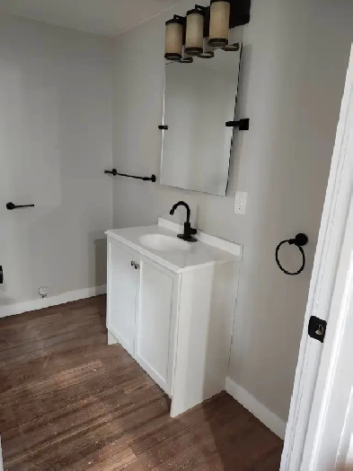 5 Second St #3 - Ground Level Bachelor, W/D hookups, Storage Image# 1