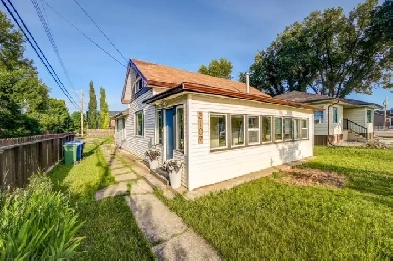 Charming Coaldale Bungalow Image# 1