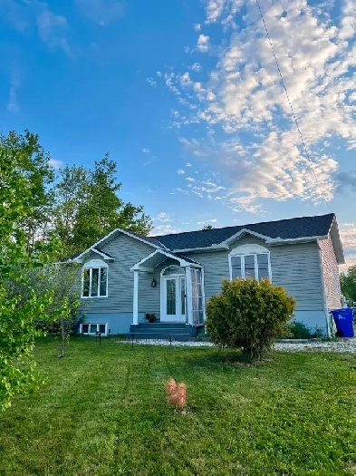 Beautiful 4 bedroom family home on extra large property Image# 1