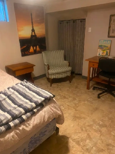 $500 guest room available mins from airport polo and downtown Image# 1