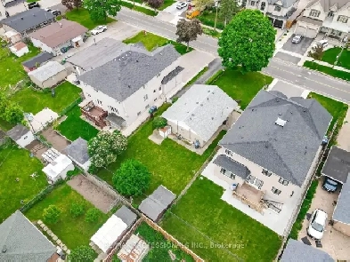 Highly sought-after street, 7638 Redstone Rd in Mississauga Image# 2