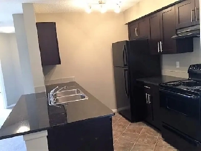 2 Bedroom SW Apartment with UNDERGROUND PARKING Image# 2