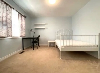 Room for Rent near Niagara College and Outlet Mall Image# 1