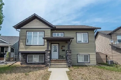 Lower-Level 3 Bed | 1 Bath Duplex for Rent – Garage & Storage! Image# 1