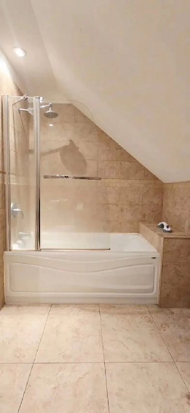 3 Bed 2-bath House Available for rent Brossard Great condition Image# 5