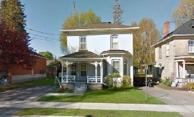 Large Intelligently updated 3-bedroom home for rent in Perth! Image# 3