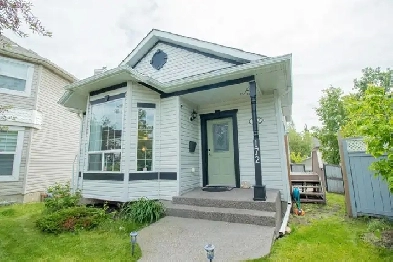 Beautiful Home in Citadel, Calgary! Image# 2