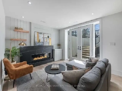 Scarborough-New Style Luxury Bright Furnished Private RM (Female Image# 1