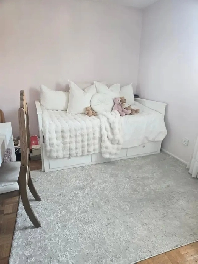 Student room for rent - female preferred - Humber College North Image# 1