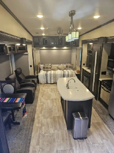 Fifthwheel Columbus 42 pieds de luxe 2 sdb libre immédiatement Image# 8