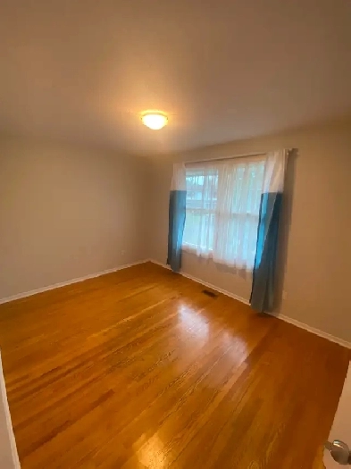 room for rent - August 1st. Image# 3