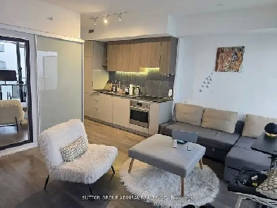 An Incredible Opportunity to Own a Sophisticated 554 sq. ft. Con Image# 1