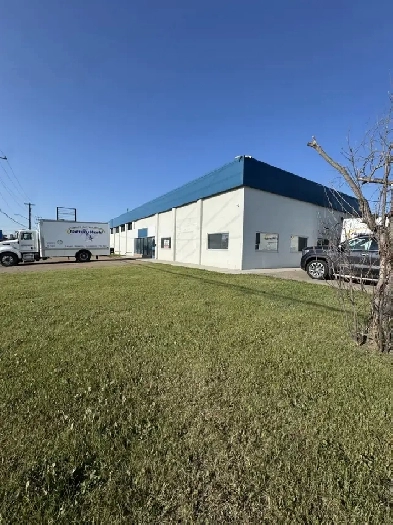 Office space with 9 rooms and a bay Image# 1