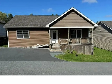 Peaceful Lakeside Bungalow Living Image# 8
