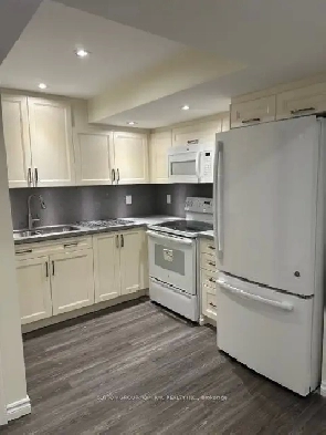 WALKOUT BASEMENT 3 BEDROOM 1 BATH BATHURST RUTHERFORD THORNHILL Image# 2
