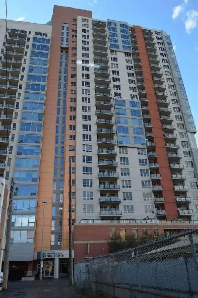 17th Floor Luxury 2 Bed, 1 Bath apartment Downtown (Vantage Poin Image# 9