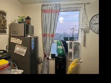 Female sharing apartment available (Midland and Lawrence) Image# 1
