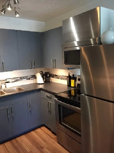 3 Bedroom King Edward Park Main Floor! Image# 3