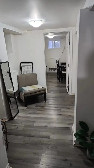 Furnished room in 3 bdrm apt, utilities incl, Christie-St. Clair Image# 4