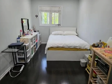 Beautiful Room For Rent Close To Square One Image# 5