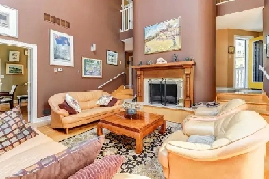 Fabulous property, beautiful landscaping and all the extras! Image# 1
