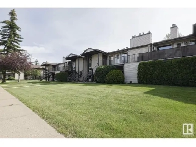 South Edmonton ground-level carriage style bungalow townhouse Image# 10