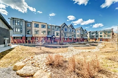 Upgraded Townhome in Springbank Hill | 2 Bed   Den   Office Image# 2