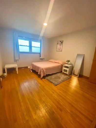 Room for rent near Oshawa mall & Trent University Image# 1