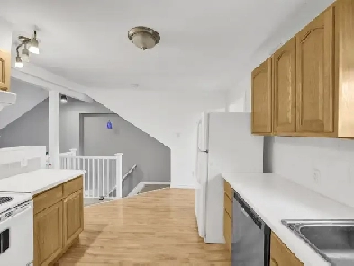 3 bedroom  1 bath apt available in Central Hamilton ON Image# 17