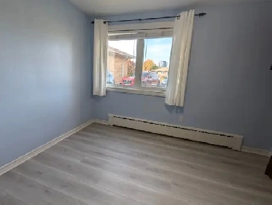 Walkout Basement Apartment_Separate-Entrance_Laundry_Parking Image# 10