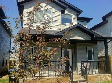 5 BED   DEN 3.5 BATH, MAIN HOUSE & BASEMNT FIREPLACE, JETTED TUB Image# 1