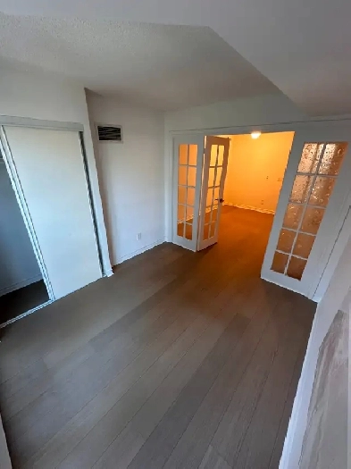 Modern 1-Bedroom Condo | Bay & College | All Utilities Included Image# 1