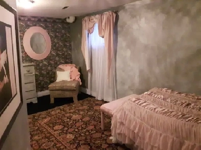 queensize room in exe  home taf upper middle Image# 1