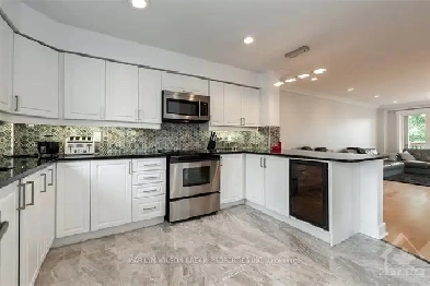 Modern 3-Storey Waterfront End Unit with Scenic Views! Image# 29
