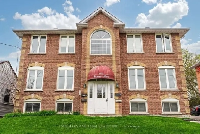 Modern Legal Fourplex with 8 Bedrooms In a Great Area! Image# 1