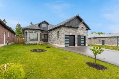 Stunning Custom Bungalow Near Downtown Ridgeway & Crystal Beach! Image# 1