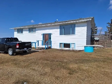 Large Farmhouse 10 miles East of Camrose for rent Image# 8