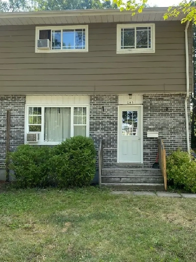 3 bdrm 1.5 bath available for subletting Image# 5
