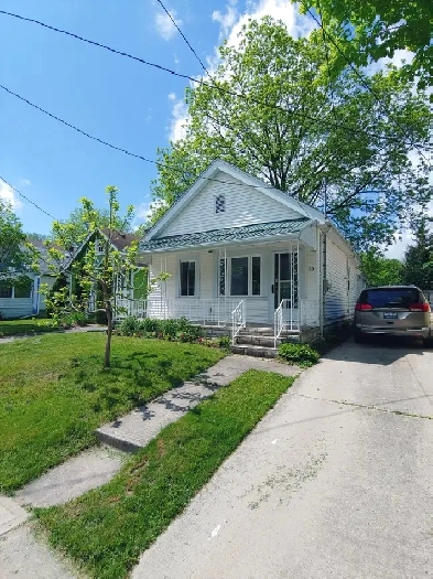 2bed / 1 bath detached house w/ large lot Image# 1