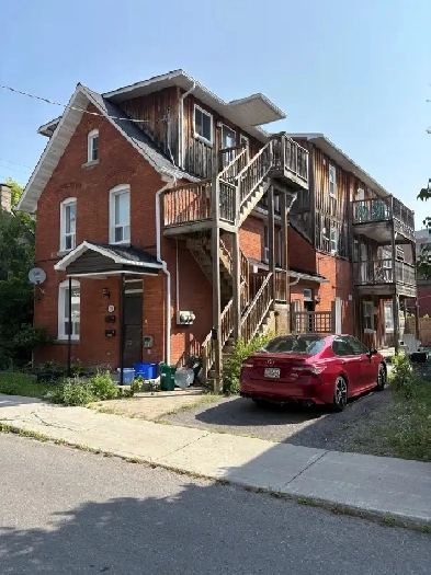2 bed   den ground floor apartment with deck and courtyard Image# 2
