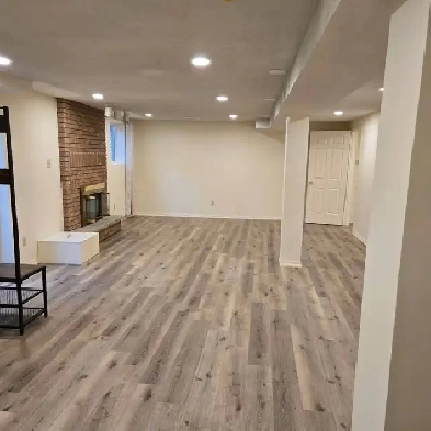 1 bed / 1 bath luxury basement in the quite Thornhill area Image# 1