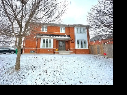 3 BED   3 BATH WITH FULLY FURNISHED BASEMENT HOME BRAMPTON Image# 2