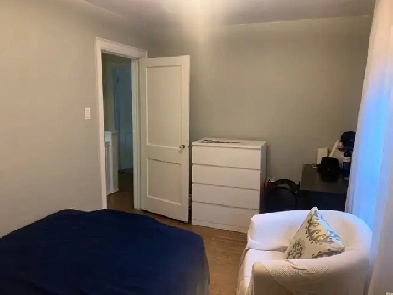 Davisville Mount Pleasant Room Image# 2