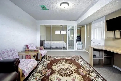 House Rental -  8347 Centre St NW, Calgary T3K 1J6 Image# 2