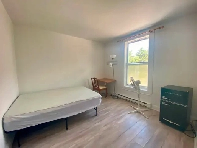 Laval chambre à loué / room for rent Image# 1