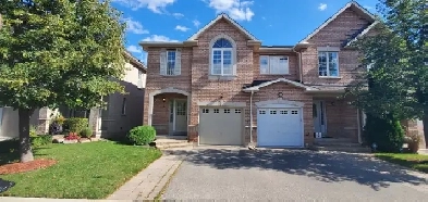 Gorgeous End Unit 3 Bedroom Townhouse In Oakville for Rent Image# 1