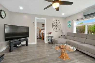 Beautiful, updated home with deeded access to the beach! Image# 4
