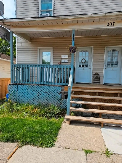 THREE BEDROOM   DEN AVAILABLE IMMEDIATELY IN THOROLD Image# 1