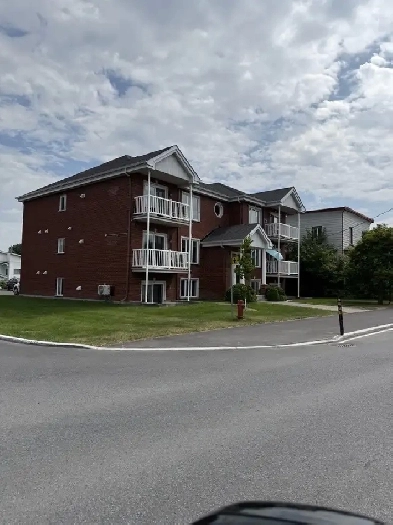 5 1/2 rénové à louer St-Philippe Image# 1